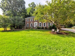 4512 Woodlawn Lake Dr in Marietta, GA - Building Photo - Building Photo