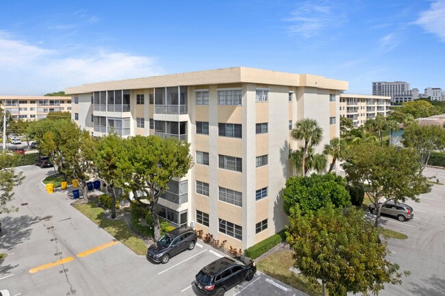 50 SW 3rd Ave in Boca Raton, FL - Foto de edificio - Building Photo