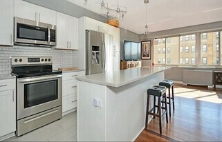 12520 Edgewater Dr in Lakewood, OH - Building Photo