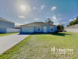 521 Cloudcroft Dr in Deltona, FL - Building Photo