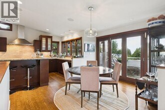 124 Carisbrooke Crescent in North Vancouver, BC - Building Photo - Building Photo