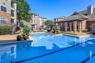 5 Oaks in Houston, TX - Building Photo