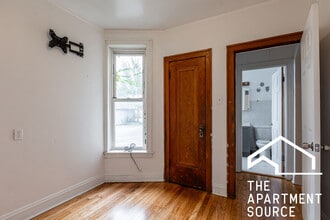 6855 W Addison St, Unit 1R in Chicago, IL - Foto de edificio - Building Photo