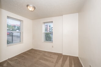 Euclid Court in Cincinnati, OH - Building Photo - Building Photo