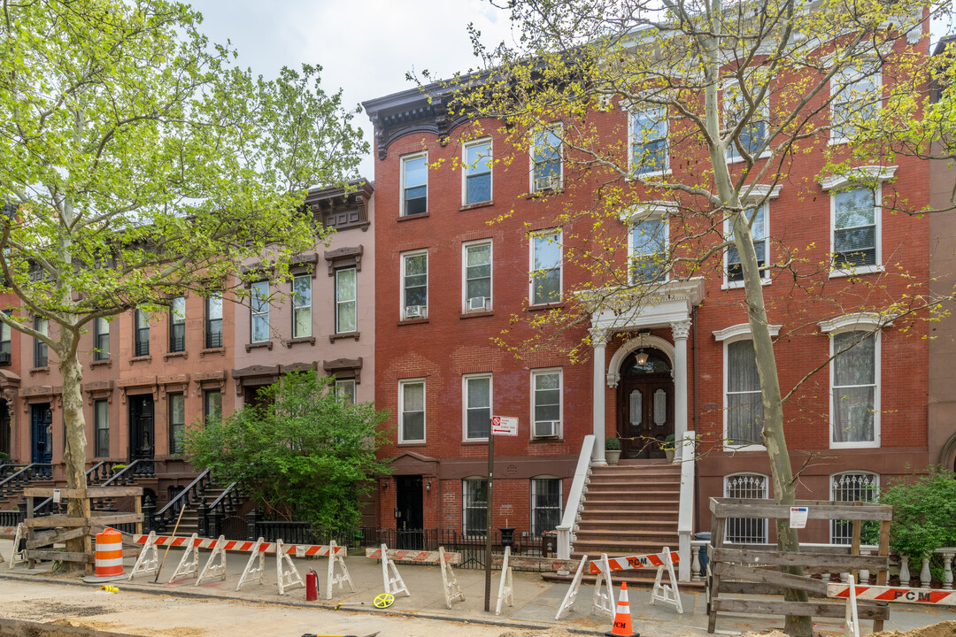 132 Kent St in Brooklyn, NY - Building Photo