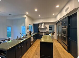 22259 Dumetz Rd in Woodland Hills, CA - Building Photo - Building Photo