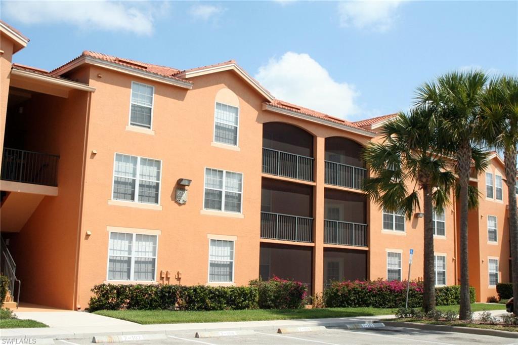 8736 River Homes Lane-Unit -7302 in Bonita Springs, FL - Foto de edificio