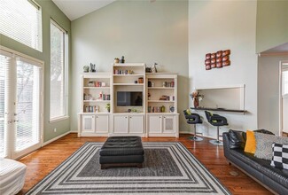 2527 Potomac Dr in Houston, TX - Foto de edificio - Building Photo