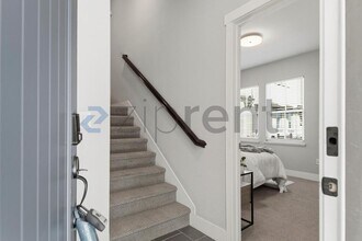 506 Sardinia Ter in Sunnyvale, CA - Foto de edificio - Building Photo