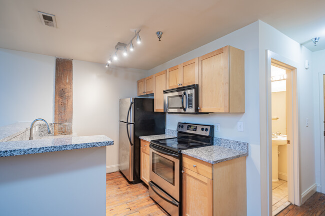 Iron House Apartments in Richmond, VA - Foto de edificio - Interior Photo