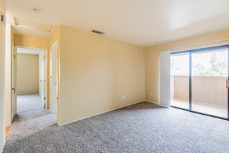 Sommerset in Vacaville, CA - Building Photo - Interior Photo