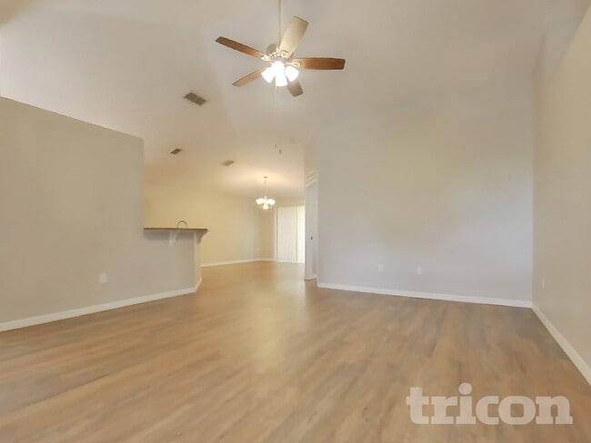 864 Vanderbilt Dr in Eustis, FL - Building Photo - Building Photo