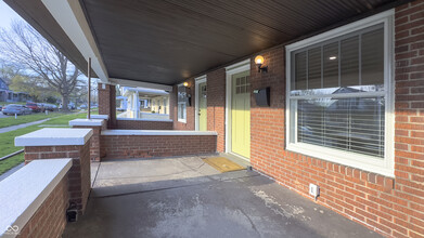 337 Dequincy St in Indianapolis, IN - Foto de edificio - Building Photo