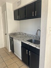 6111 Beverly Hill St in Houston, TX - Building Photo - Building Photo