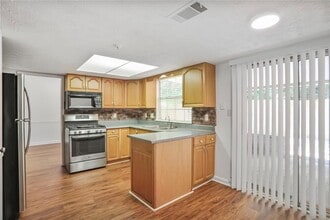 571 Aberdeen Dr in Stone Mountain, GA - Building Photo - Building Photo