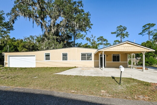 property at 2611 Lowes Pl