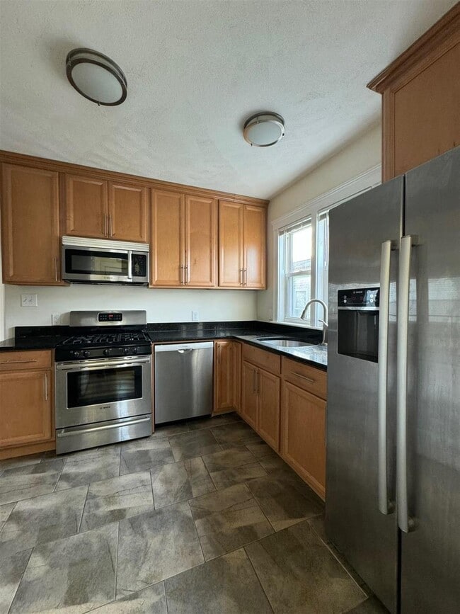 65 Conwell Ave, Unit 3 in Somerville, MA - Building Photo - Building Photo