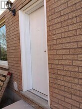 30 Burke Dr in Barrie, ON - Building Photo - Building Photo