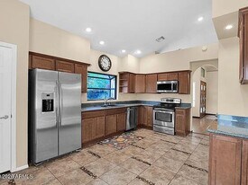 8979 E Gail Rd in Scottsdale, AZ - Building Photo