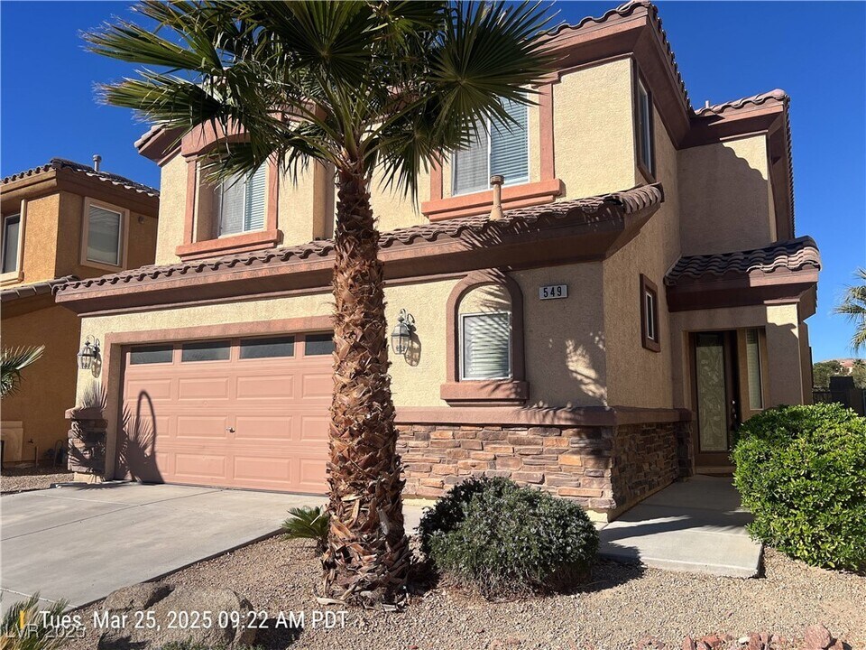 549 Halloran Springs Rd in Las Vegas, NV - Building Photo