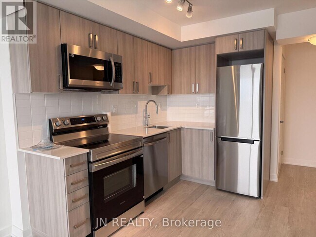 1010 Sandy Beach Rd in Pickering, ON - Building Photo - Building Photo