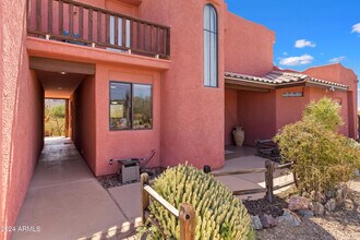 1297 N Roadrunner Rd in Apache Junction, AZ - Foto de edificio - Building Photo