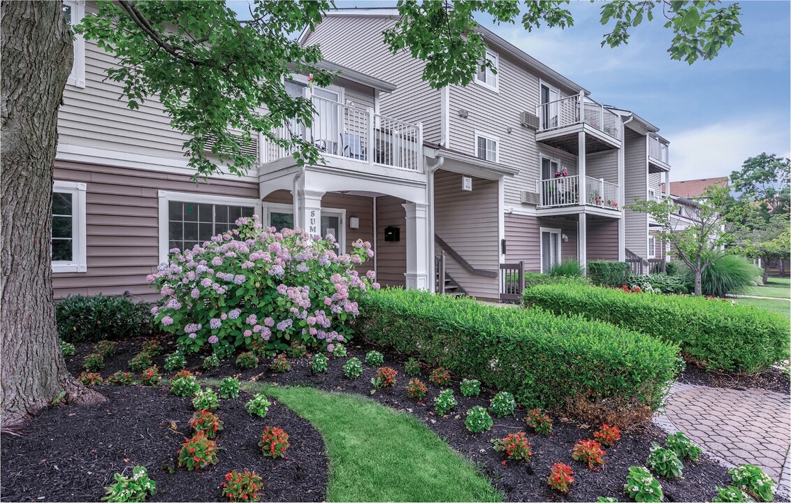 Summit Apartments in Mount Laurel, NJ - Building Photo