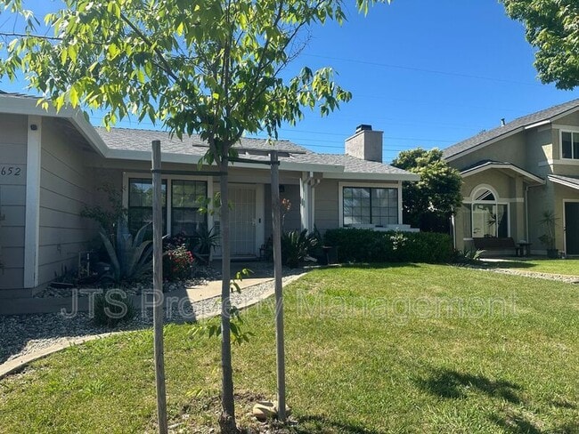 652 Hanisch Dr in Roseville, CA - Building Photo - Building Photo