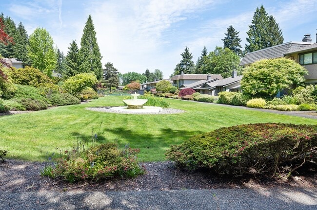 17050 Northup Way in Bellevue, WA - Building Photo - Building Photo