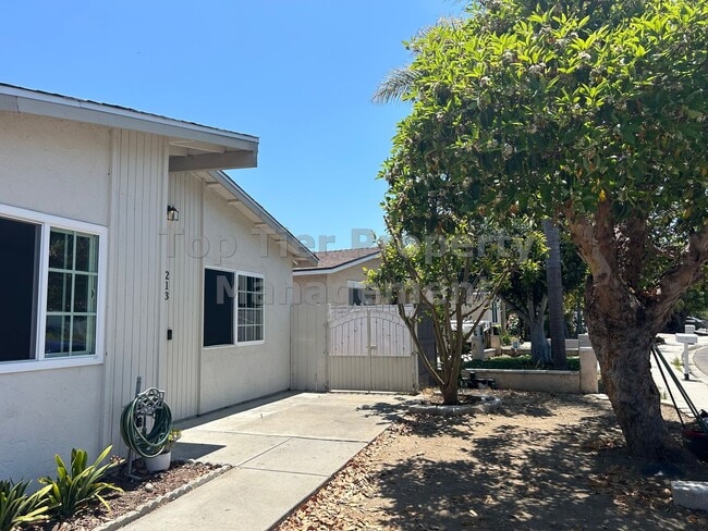 213 Avenida Descanso in Oceanside, CA - Building Photo - Building Photo