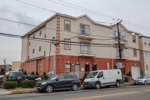 210 Trumbull St in Elizabeth, NJ - Building Photo