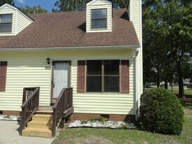 593 Countrytown Dr in Hope Mills, NC - Building Photo