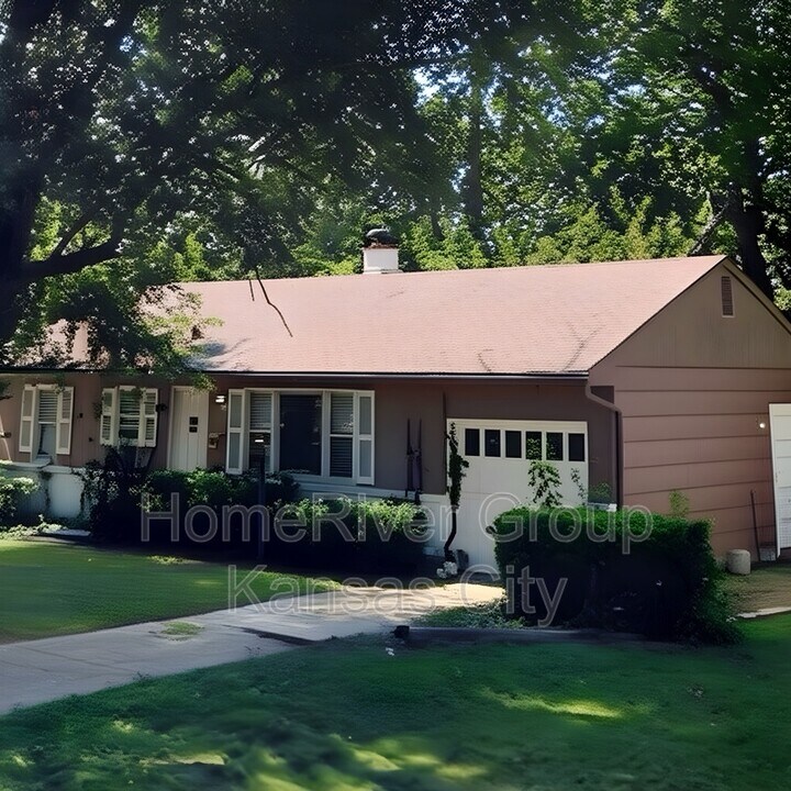 8812 Richards Dr in Raytown, MO - Building Photo
