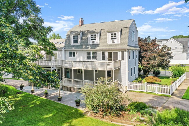 465 Edward St in Fairfield, CT - Building Photo - Building Photo