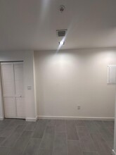 229 NW 30th St, Unit D5 in Miami, FL - Building Photo - Building Photo
