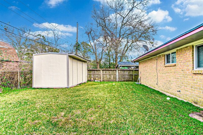 6131 Rietta St in Houston, TX - Building Photo - Building Photo