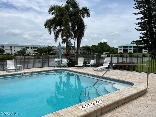 3100 Binnacle Dr in Naples, FL - Building Photo - Building Photo