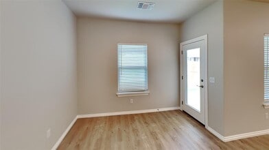 6941 Labelle Dr in Warr Acres, OK - Building Photo - Building Photo