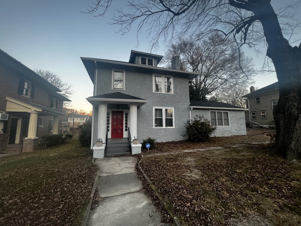 1659 Berkeley Ave in Petersburg, VA - Foto de edificio