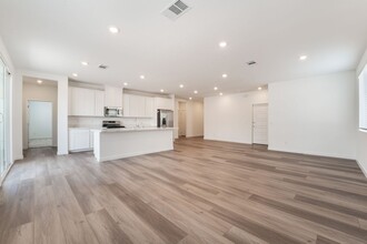 4136 Paragon Crst Ct in Las Vegas, NV - Building Photo - Building Photo