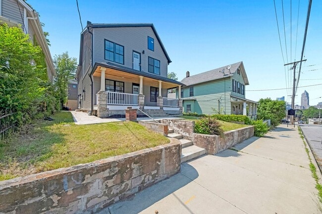 2322 Scranton Rd in Cleveland, OH - Building Photo - Building Photo