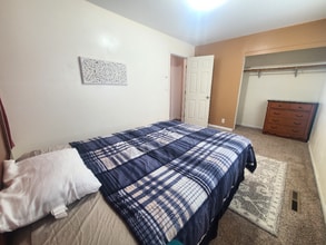 333 E 300 N, Unit Rooms for Rent in Centerville, UT - Foto de edificio - Building Photo