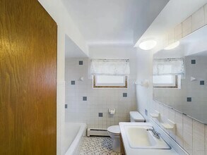 5948 W 79th St in Burbank, IL - Building Photo - Building Photo