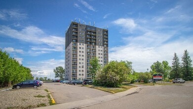 Skyline Terrace in Lethbridge, AB - Building Photo - Building Photo