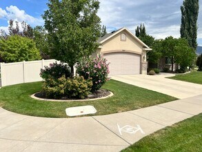 564 Spring Meadow Ln in Farmington, UT - Building Photo - Building Photo