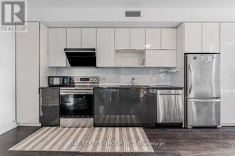 80-580 Marine Parade Dr in Toronto, ON - Building Photo - Building Photo