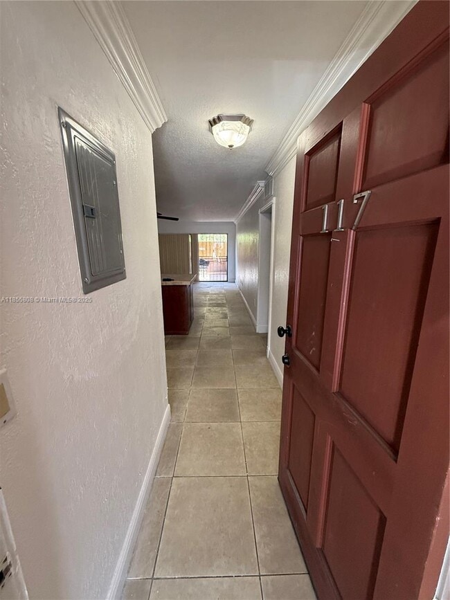 6675 W 4th Ave in Hialeah, FL - Building Photo - Building Photo