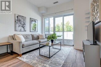 9090-9090 Yonge St in Richmond Hill, ON - Building Photo - Building Photo