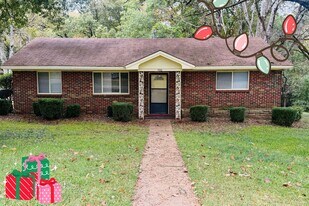 320 Green Ridge Rd in Montgomery, AL - Building Photo