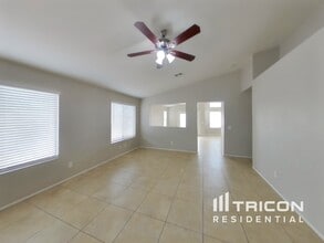 8334 W Baxter Dr in Phoenix, AZ - Building Photo - Building Photo